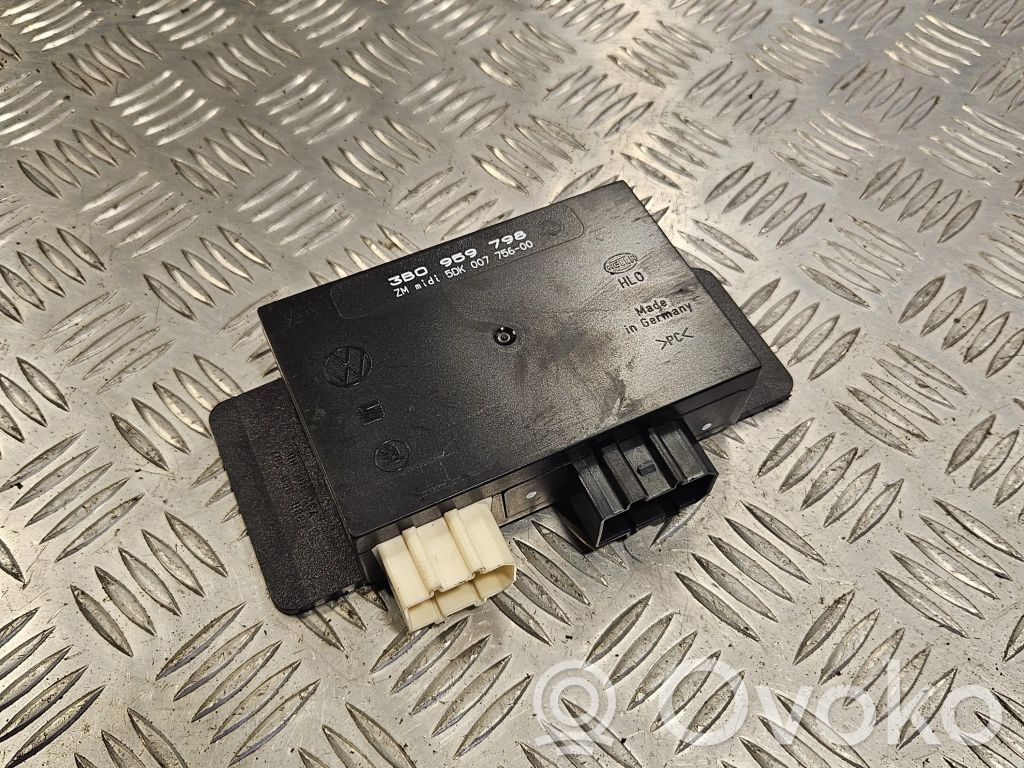 Volkswagen PASSAT B5 Module de contrôle carrosserie centrale 