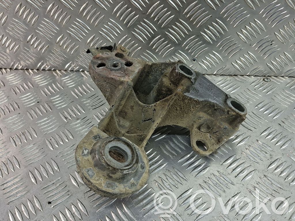 Audi A6 S6 C5 4B Engine mounting bracket 