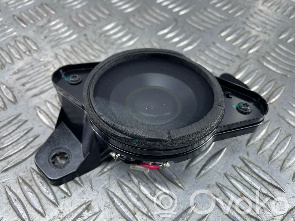 KIA Sorento Front door speaker 