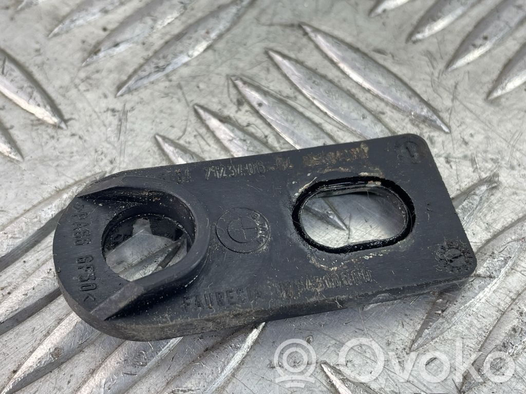 BMW 1 E81 E87 Radiator mount bracket 