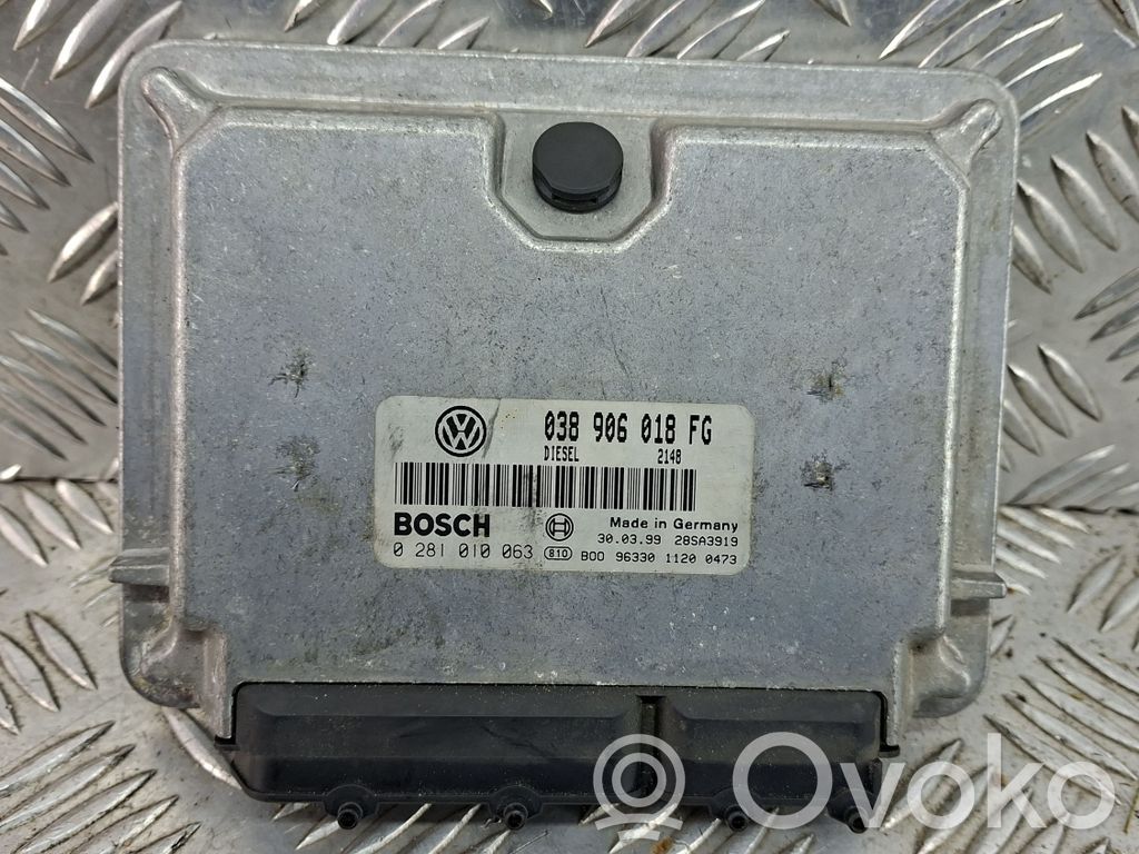 Volkswagen PASSAT B5 Engine control unit/module 
