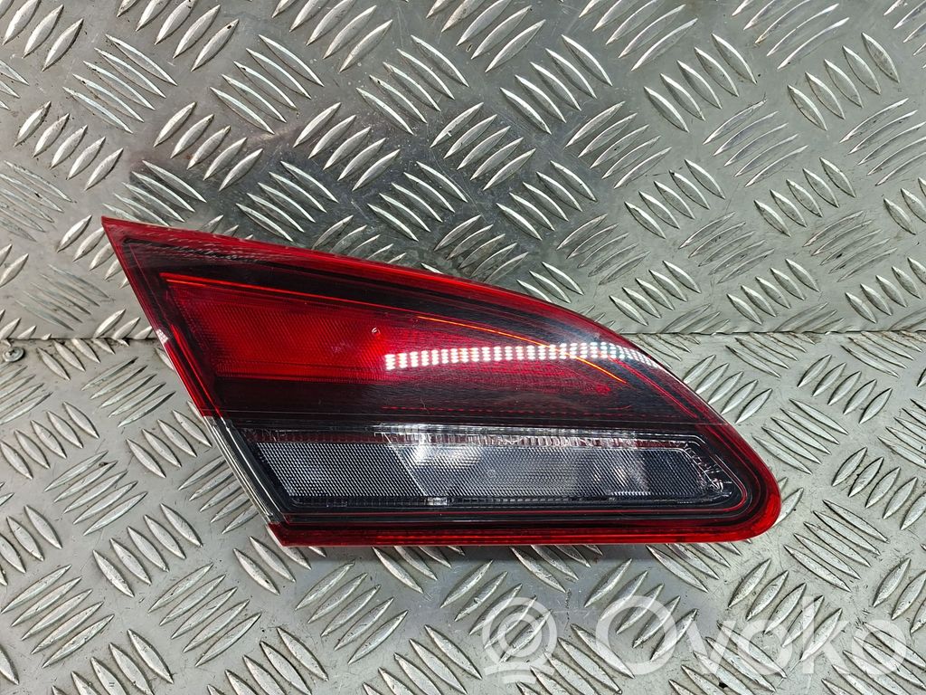 Opel Astra J Lampă spate în capacul portbagajului 