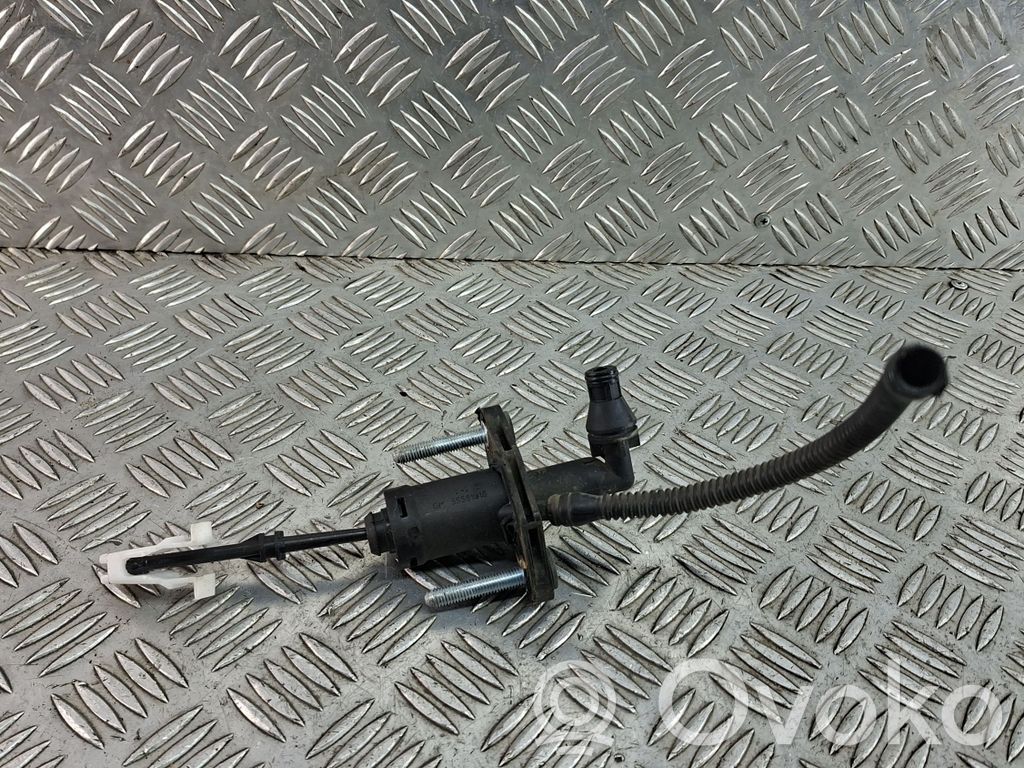 Opel Astra J Kytkimen pääsylinteri 