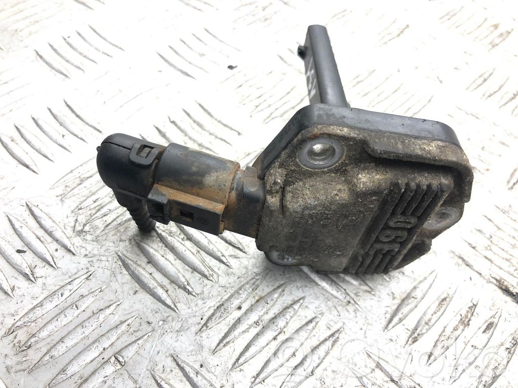 Audi A6 S6 C6 4F Oil pressure sensor 