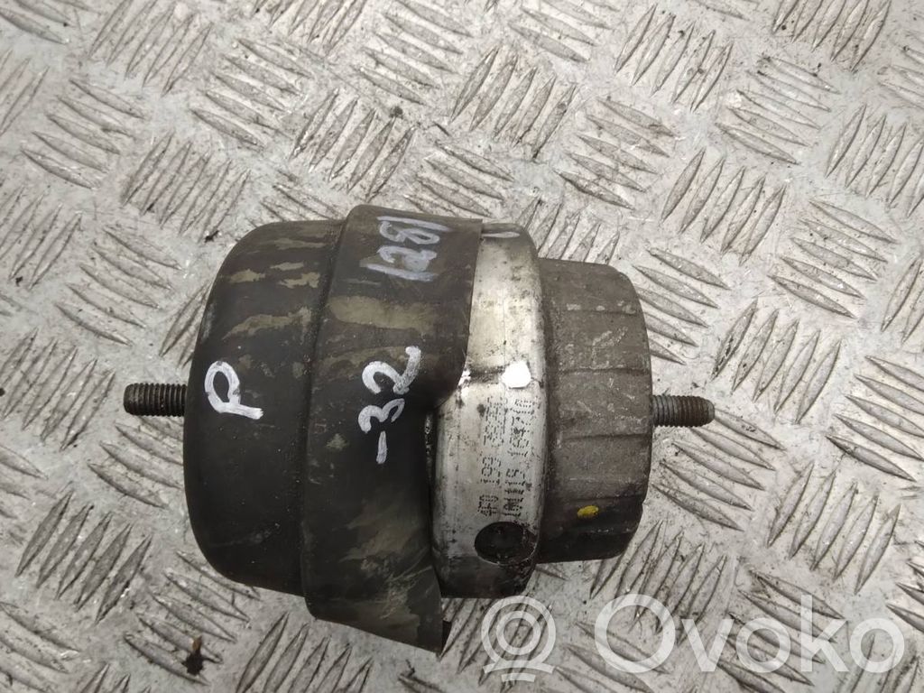 Audi A5 8T 8F Engine mount bracket 