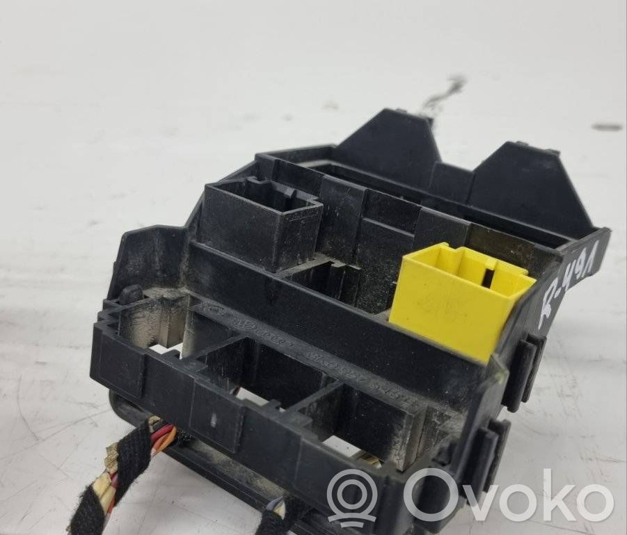 Audi A6 S6 C6 4F Sulakemoduuli 