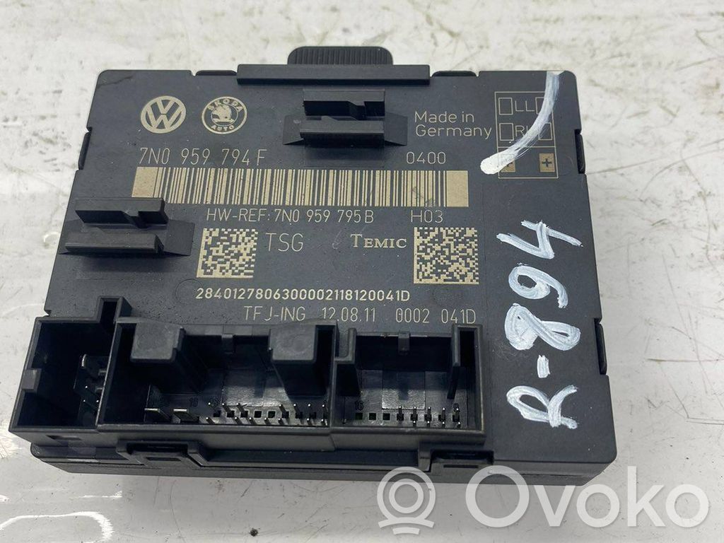Volkswagen PASSAT B8 Door control unit/module 