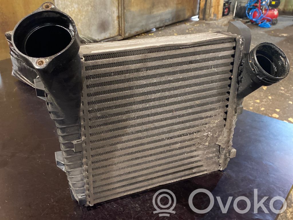 Audi Q7 4L Interkūlerio radiatorius 