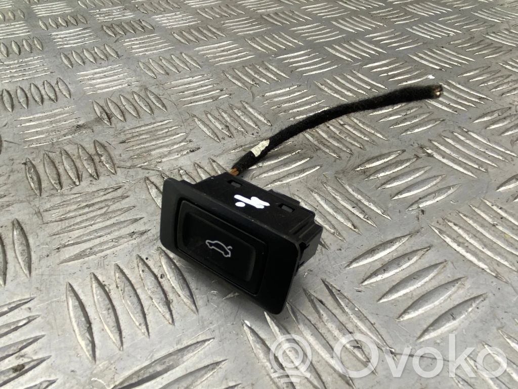 Audi Q5 SQ5 8R Przycisk otwierania klapy bagażnika 