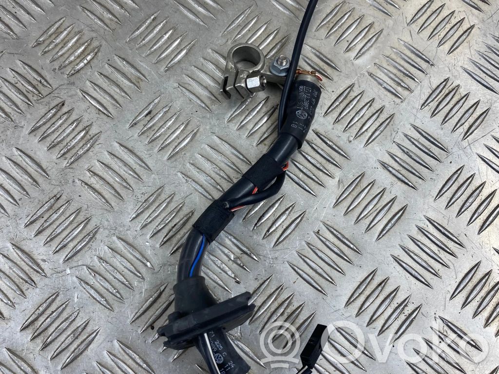 Volkswagen Touareg II Positive cable (battery) 