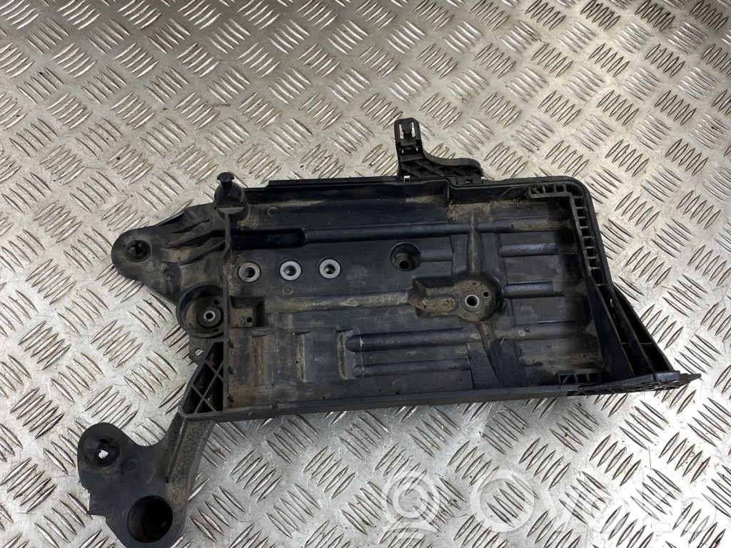 Volkswagen PASSAT B8 Akun alusta 