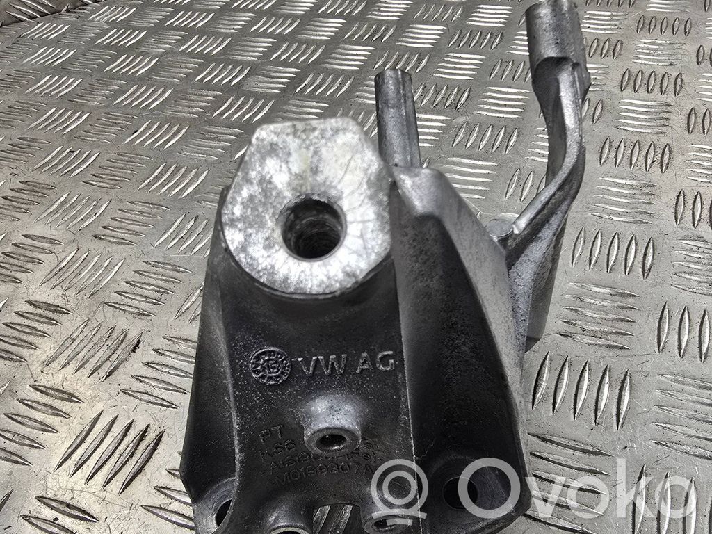 Audi A4 S4 B9 Engine mounting bracket 