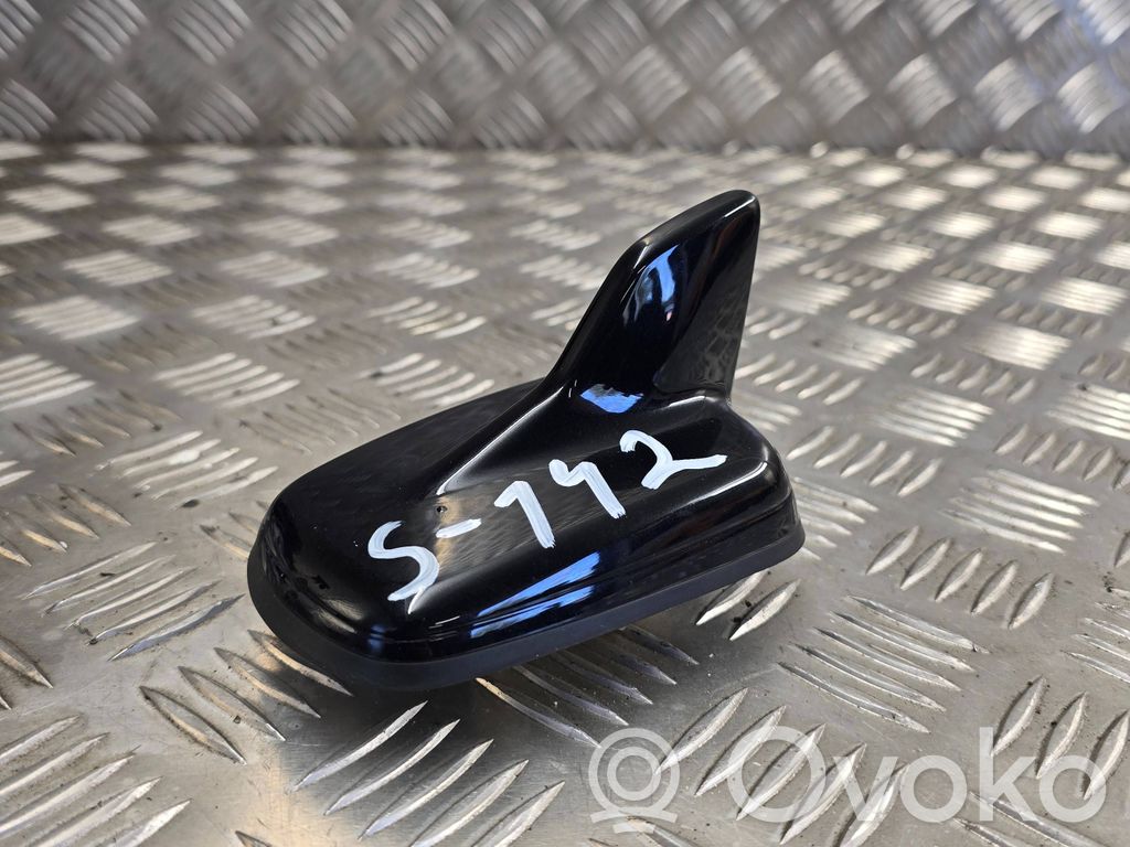 Volkswagen Touareg III Antena (GPS antena) 