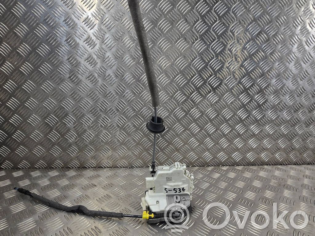 Audi A4 S4 B9 Aizmugurē slēdzene 