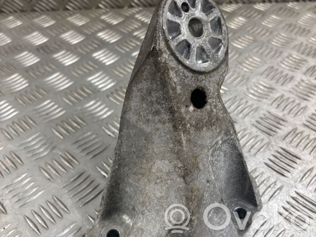 Volkswagen Touareg II Engine mounting bracket 