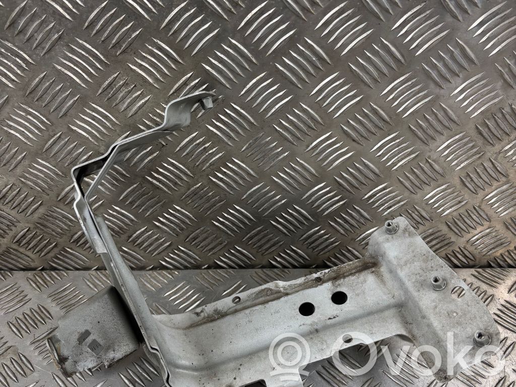 Audi Q7 4M Laikiklis sparno 