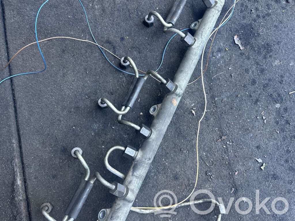 Fuel distributor