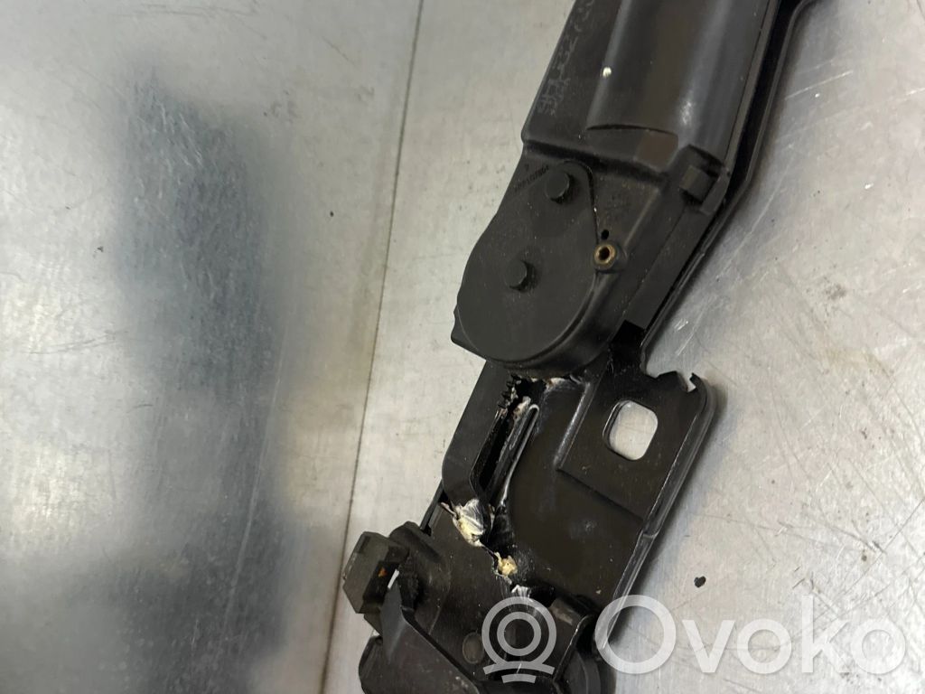 Loading door lock   4H0827384