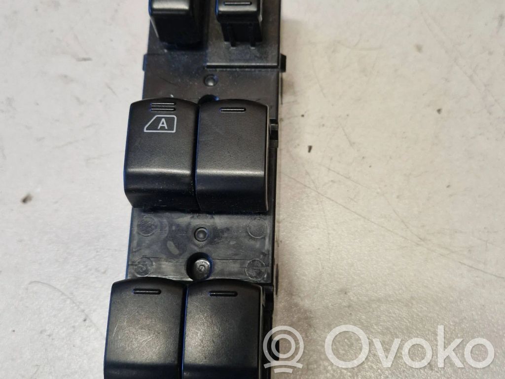 Electric window control switch   157588