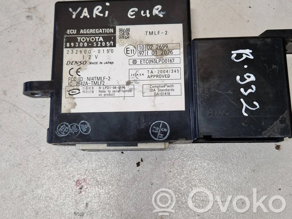 Toyota Yaris Door control unit/module 