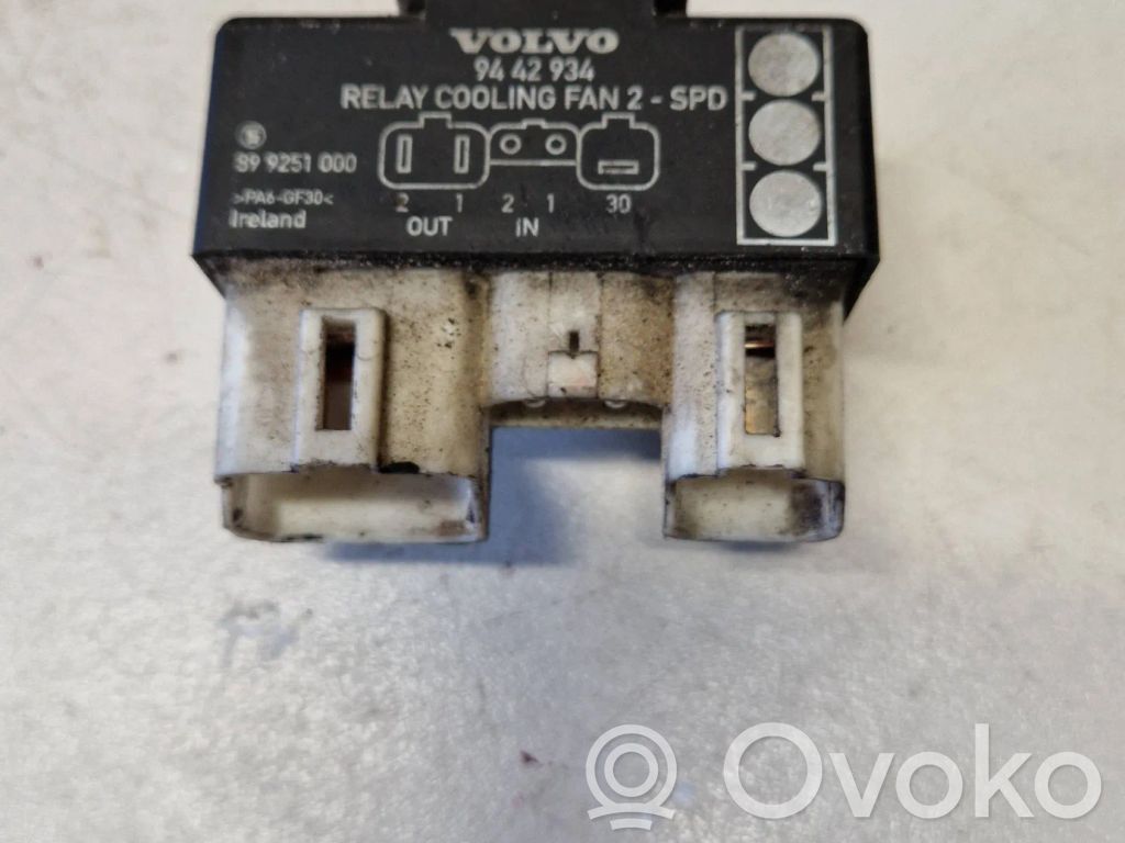 Volvo S70  V70  V70 XC Coolant fan relay 