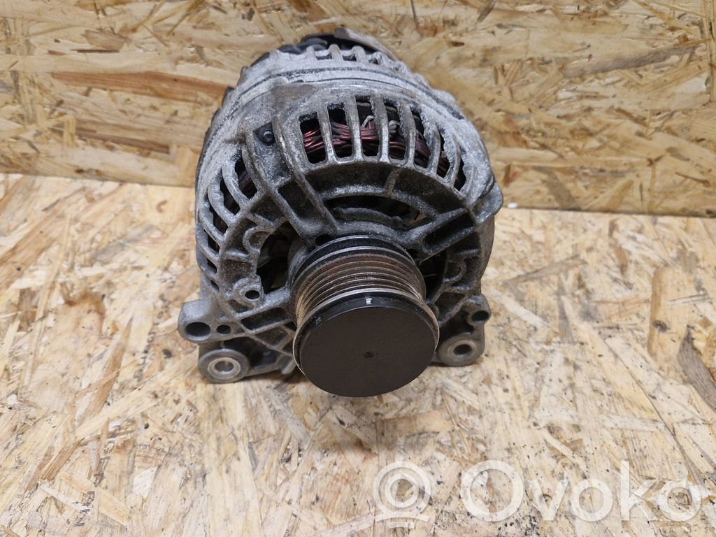 Volkswagen PASSAT B7 Alternator 