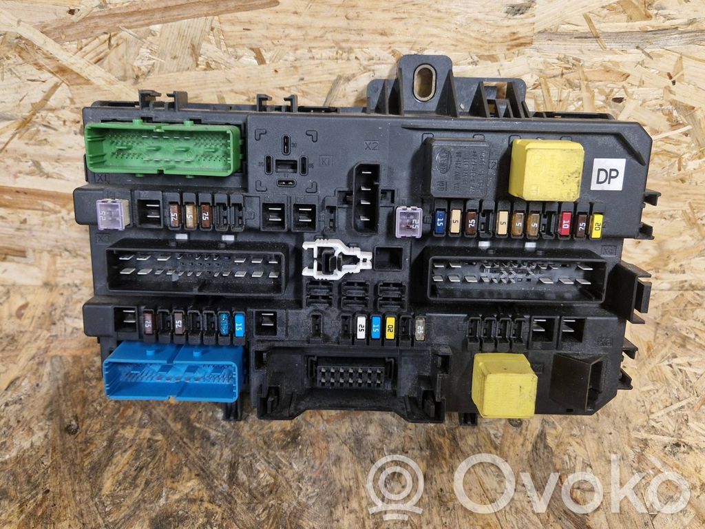 Opel Astra H Fuse module 