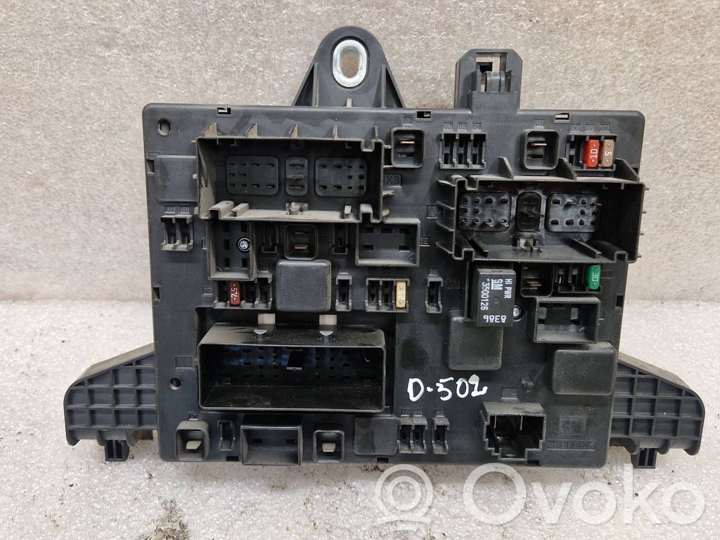Opel Astra J Saugiklių blokas 