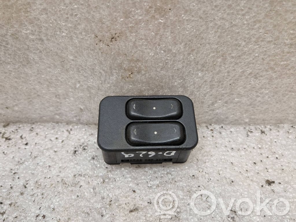 Opel Meriva A Electric window control switch 