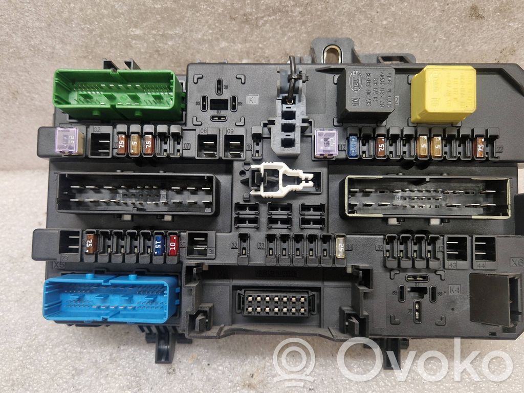Opel Astra H Fuse module 