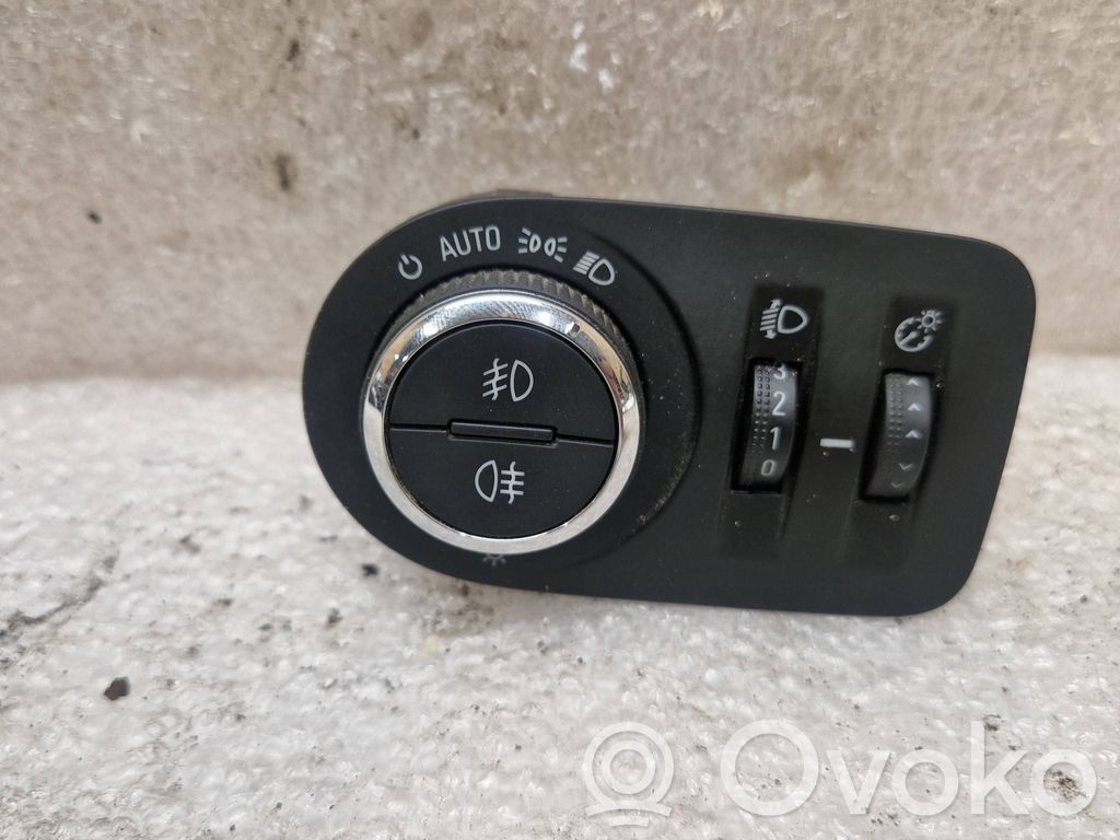 Opel Zafira C Light switch 