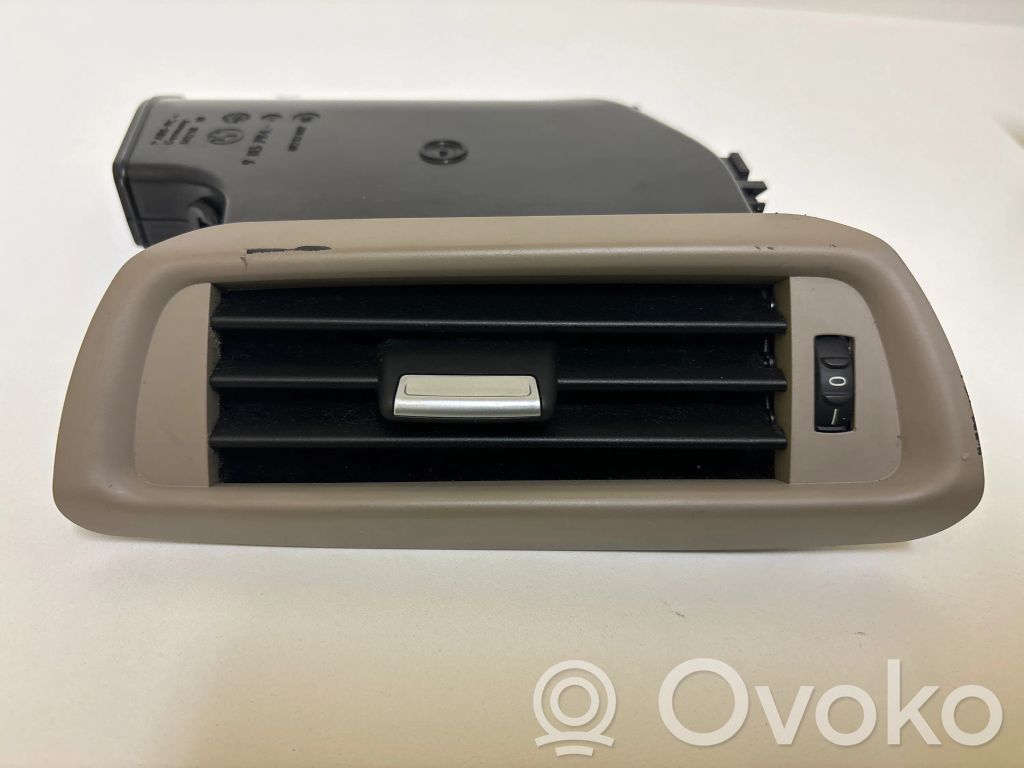 BMW 7 F01 F02 F03 F04 Oro grotelės gale 