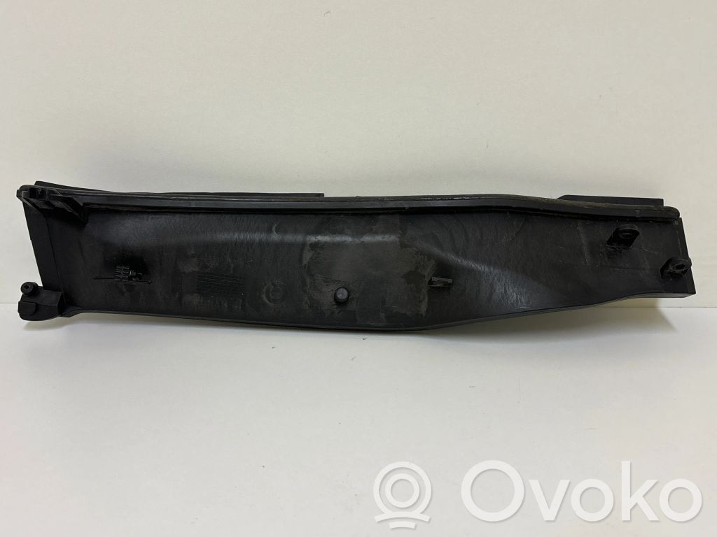BMW 3 E90 E91 Kita variklio skyriaus detalė 