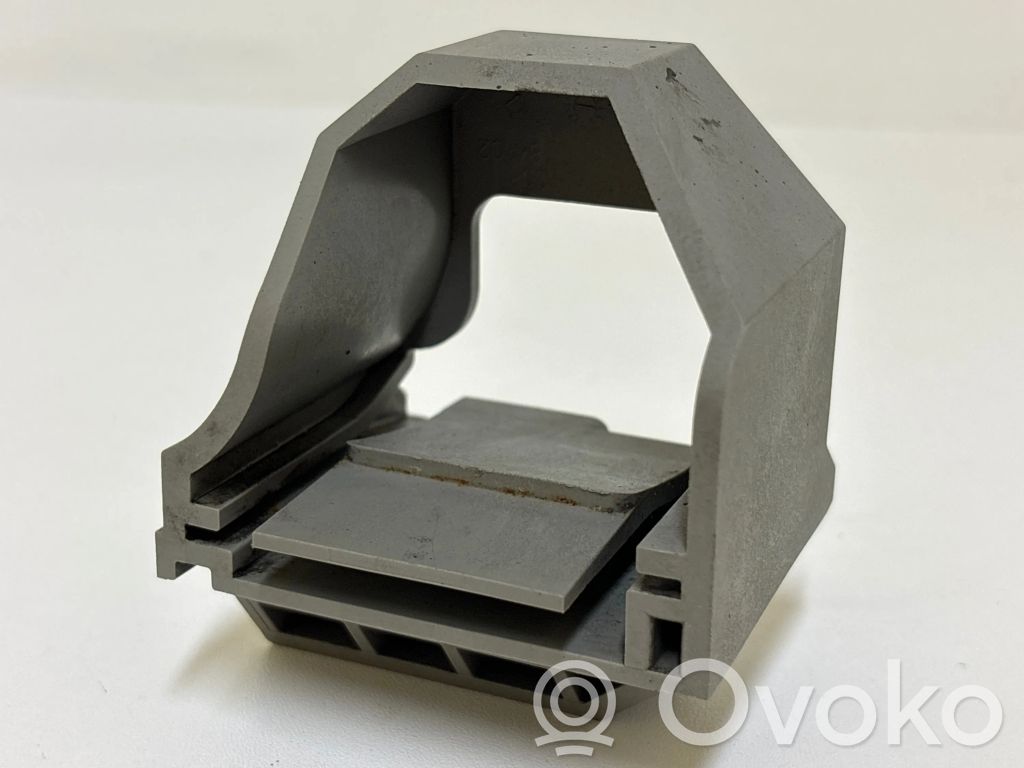 BMW 1 E81 E87 Radiator mount bracket 