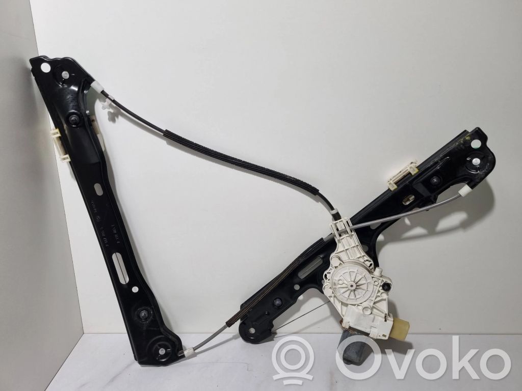 BMW 1 E81 E87 Front door window regulator with motor 