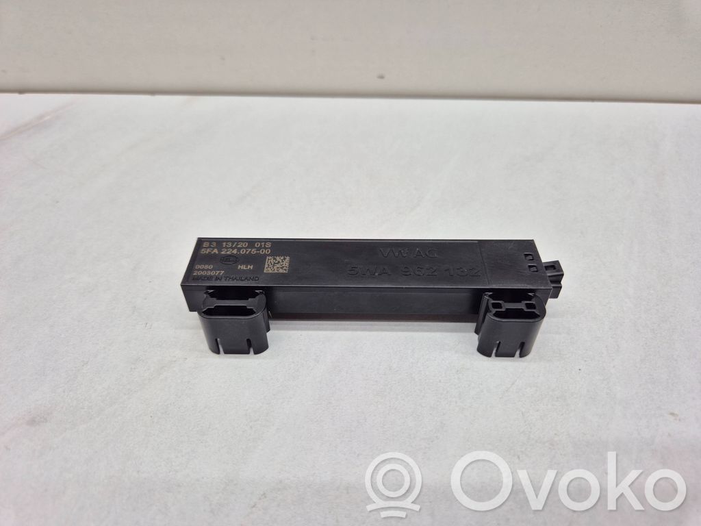 Volkswagen ID.3 Keyless system antenna 