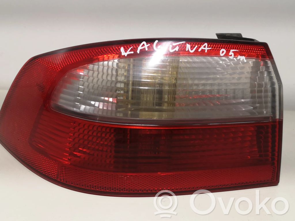 Renault Laguna II Aizmugurējais lukturis virsbūvē 