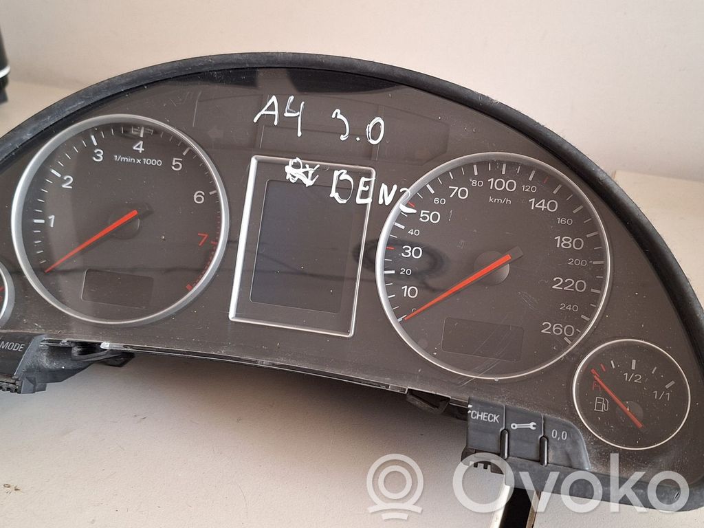 Audi A4 S4 B6 8E 8H Licznik / Prędkościomierz 