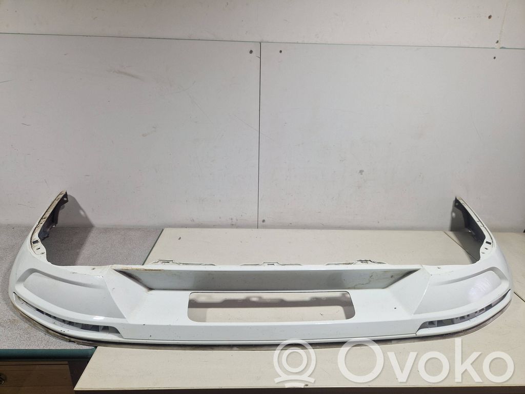 Volkswagen PASSAT B8 Moldura inferior del parachoques trasero 