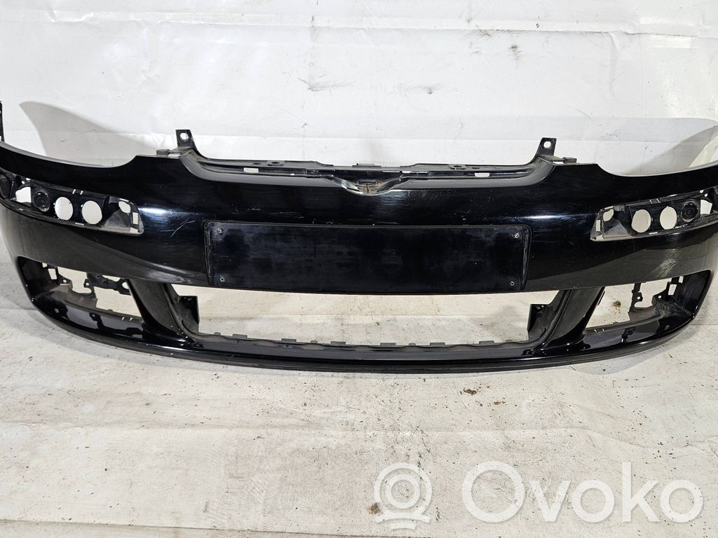 Volkswagen Golf V Parachoques delantero 