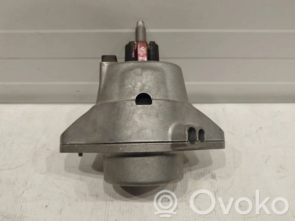 Chevrolet Camaro Engine mount bracket 