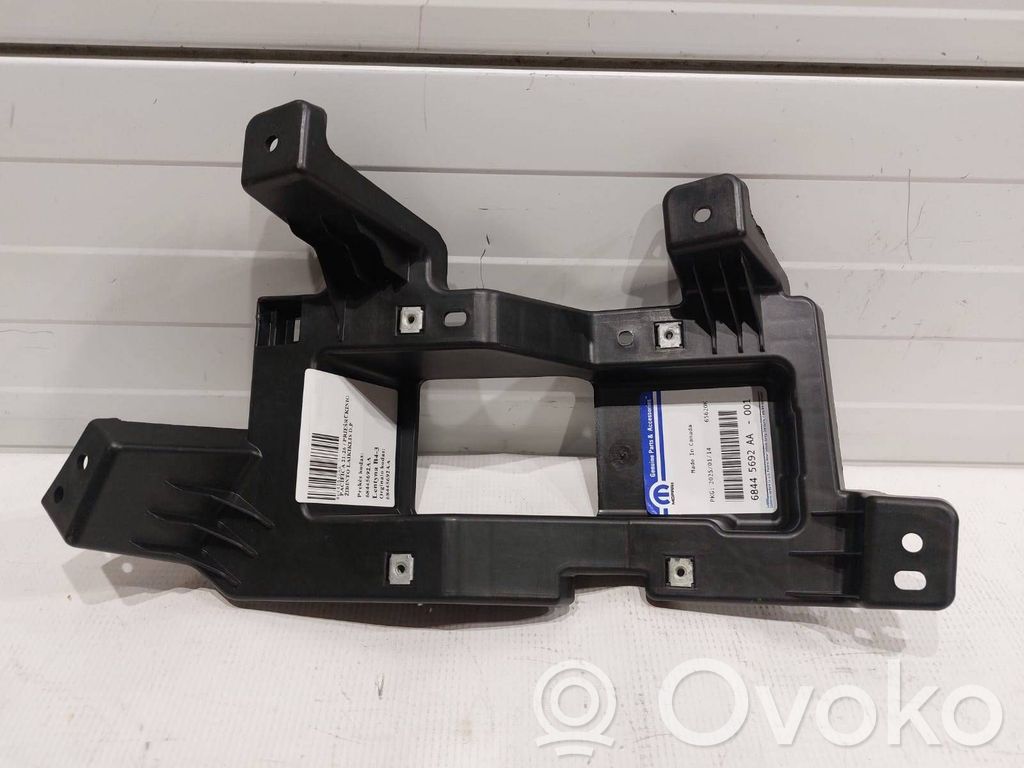 Chrysler Pacifica Fog light bracket 