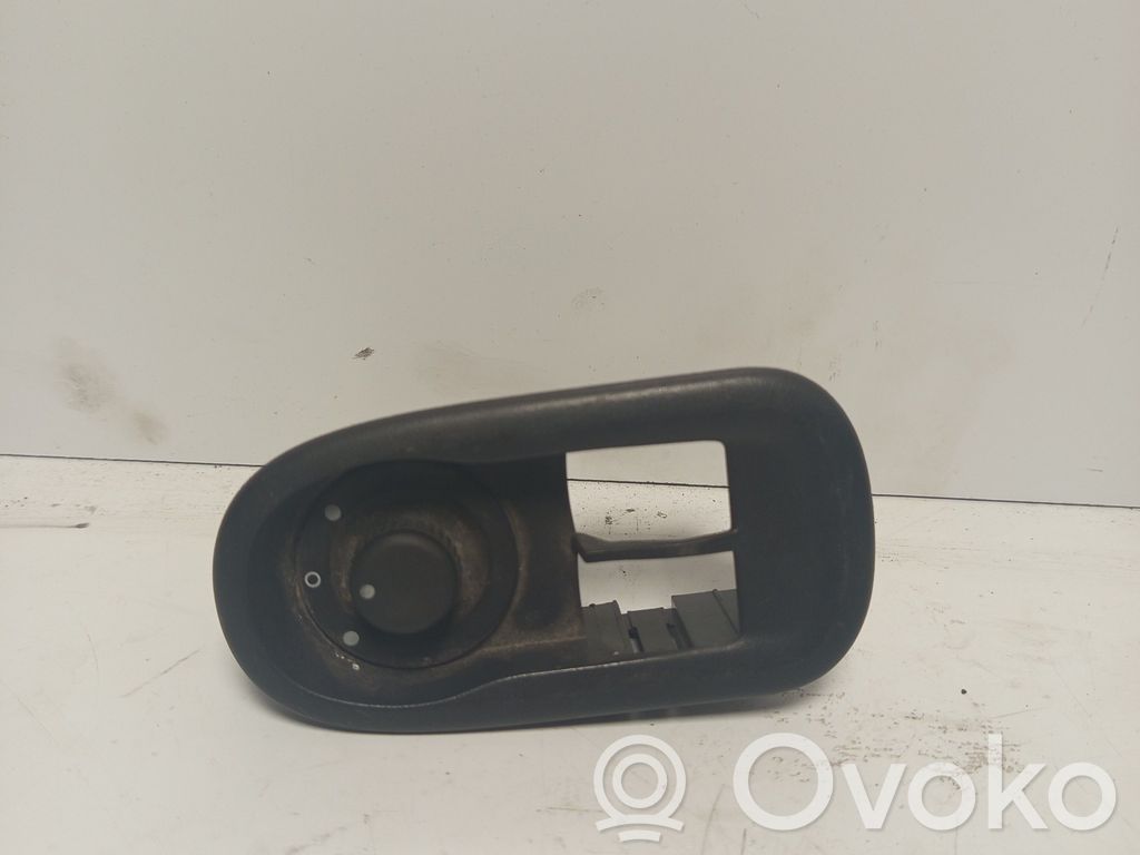 Electric window control switch   8200637849
