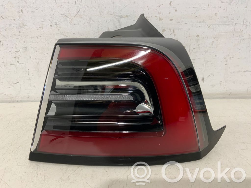 Tesla Model Y Rear/tail lights 