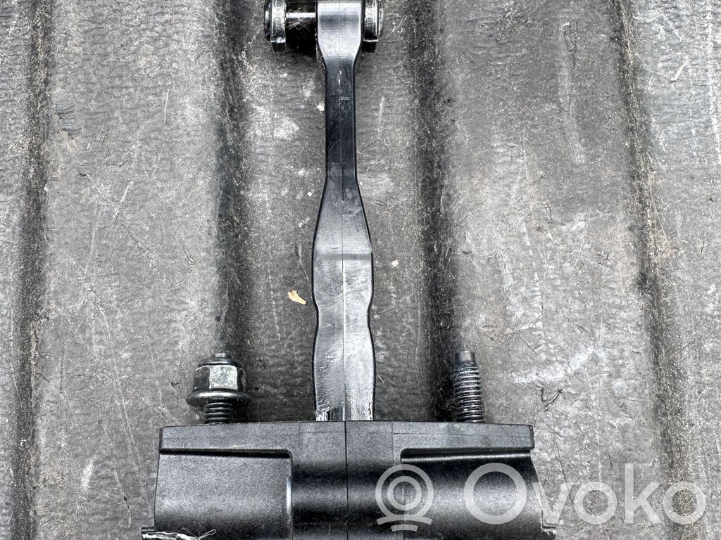 Volvo V60 Etuoven pidätin 