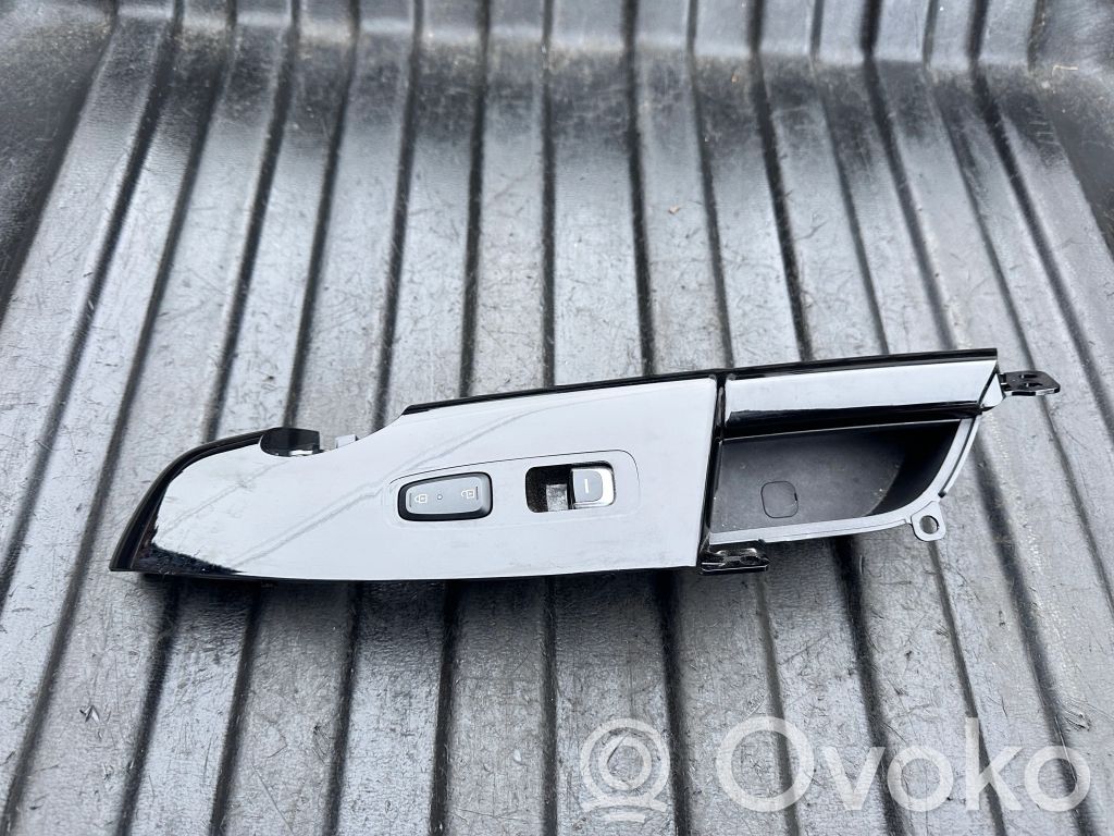 KIA Sportage Ramka przycisków otwierania szyby drzwi przednich 