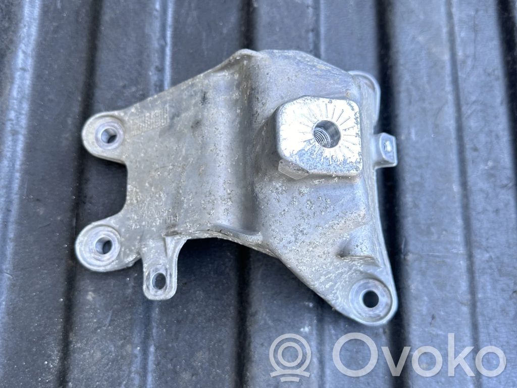Porsche Macan (95B) Engine mounting bracket 