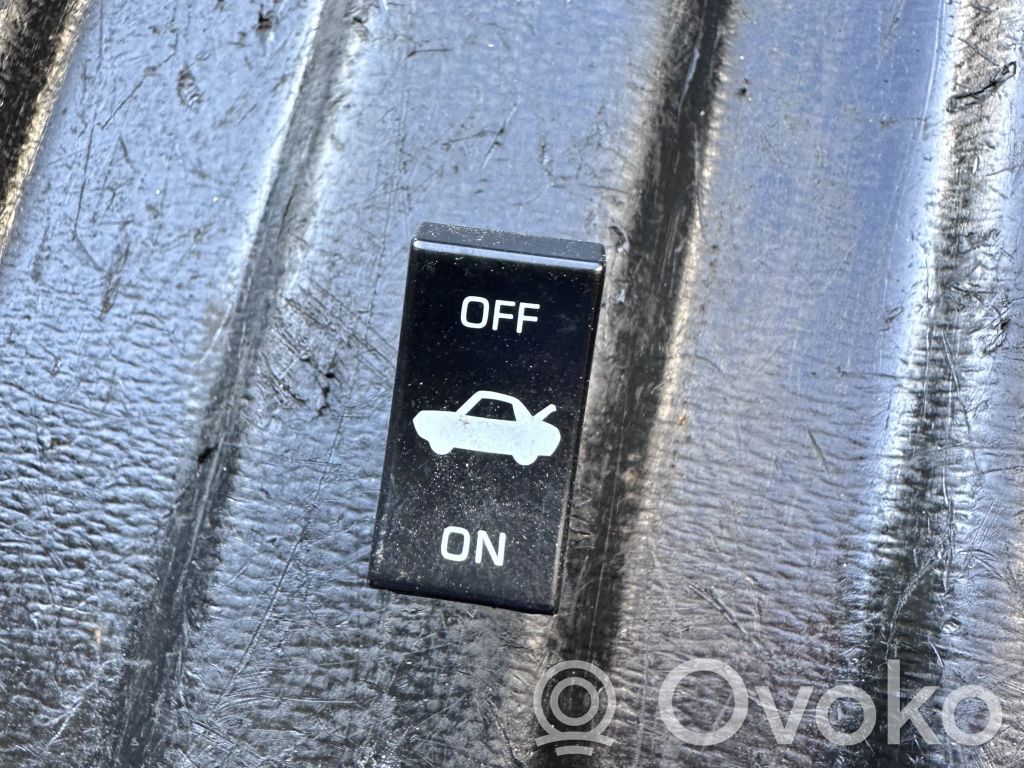 Infiniti M30 Przełącznik / Przycisk otwierania klapy tylnej / bagażnika 