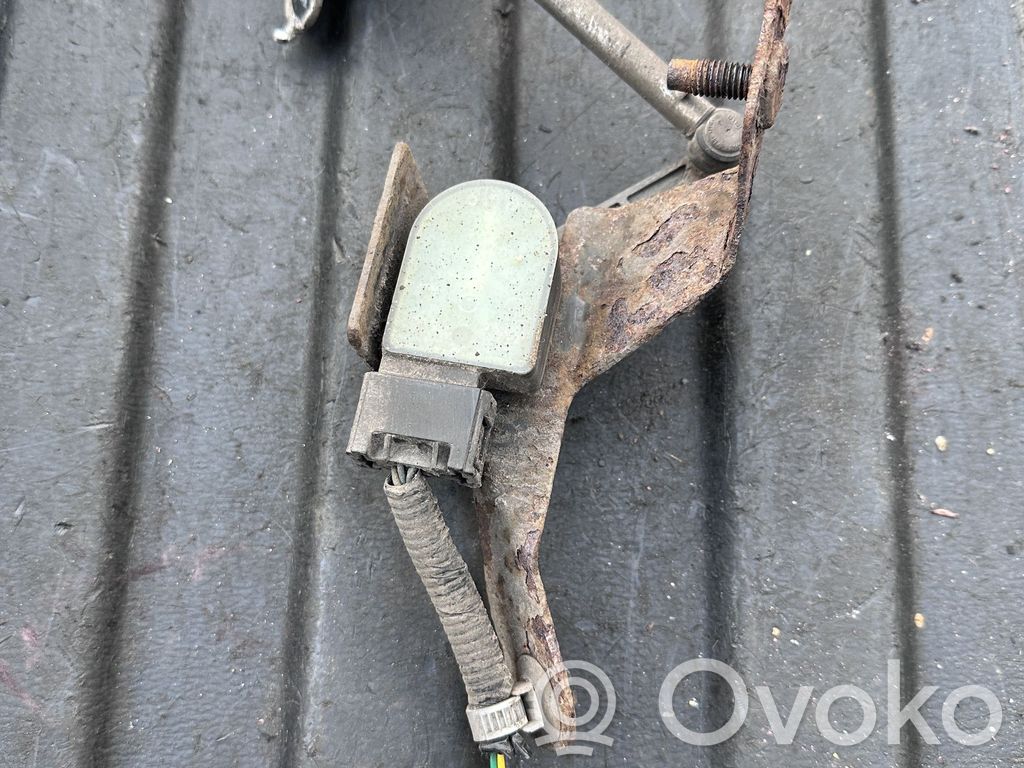 Infiniti M30 Czujnik poziomowania tylnego zawieszenia pneumatycznego 