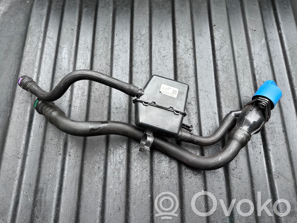 Audi A4 S4 B9 8W Wąż / Przwód płynu AdBlue 